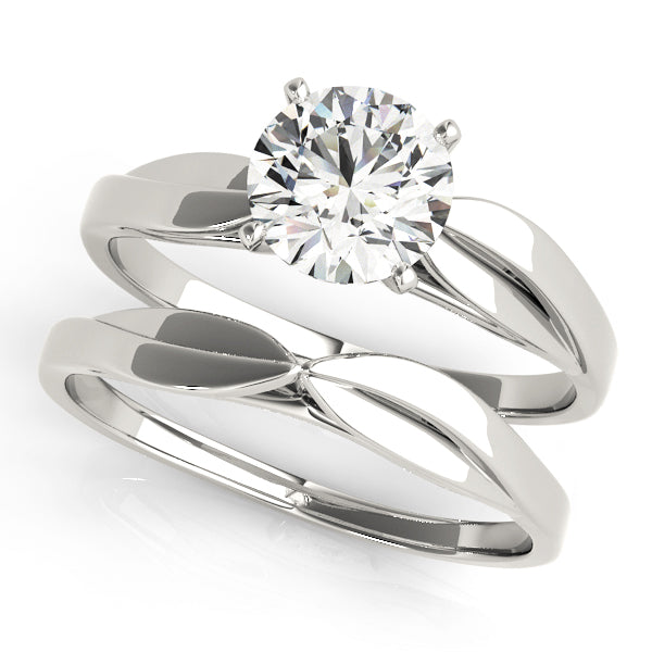 Iconic Solitaires Round Diamond Engagement Ring in 10K/14K gold and platinum with certified lab-grown or natural diamonds