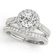 Classic Halo Round Diamond Engagement Ring in 10K/14K gold and platinum with certified lab-grown or natural diamonds