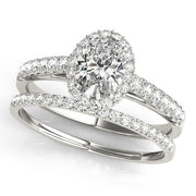Iconic Halo Oval Diamond Engagement Ring in 10K/14K gold and platinum with certified lab-grown or natural diamonds