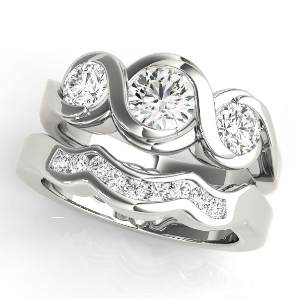 Vintage Round Diamond Trilogy Ring in 10K/14K gold and platinum with certified lab-grown or natural diamonds
