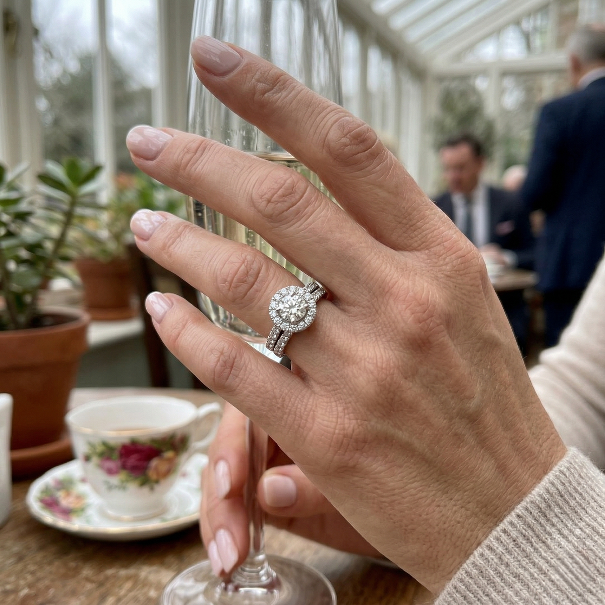 Lab-Grown Round Diamond Halo Bridal Set Ring in 10K/14K gold and platinum with certified lab-grown or natural diamonds