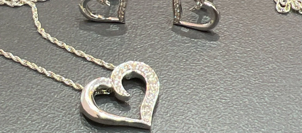 Those heart-shaped necklace