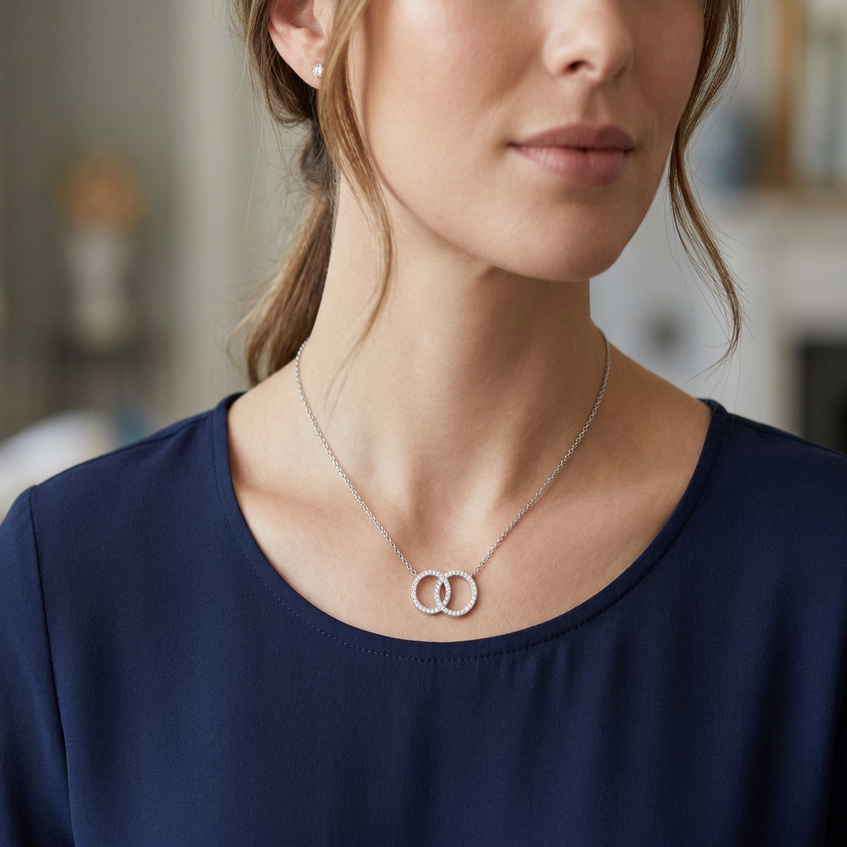 Interlocking Diamond Circles Pendant in 10K/14K gold and platinum with certified lab-grown or natural diamonds