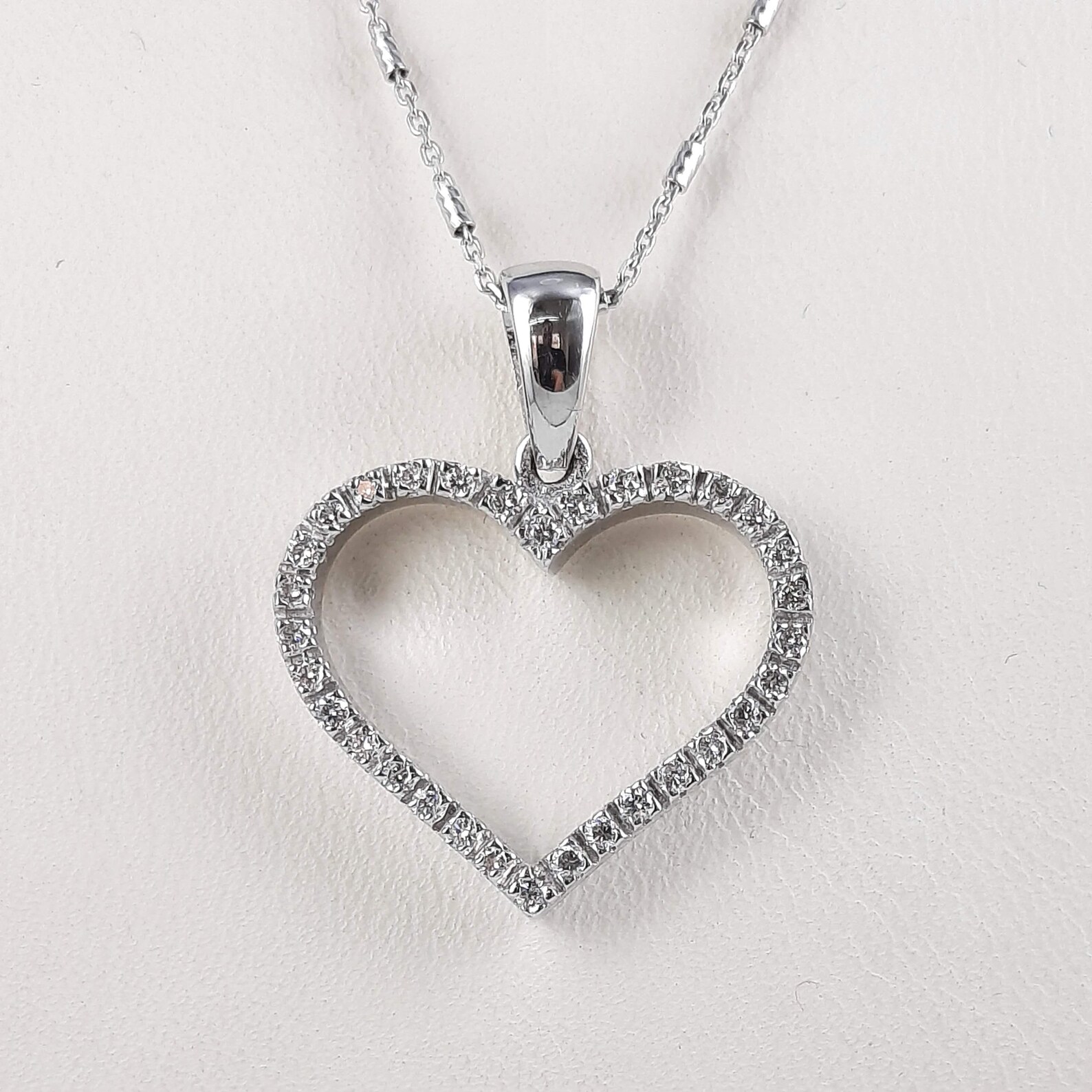 Palasa 0.10 Carat Natural Diamond Prong Set Heart Necklace